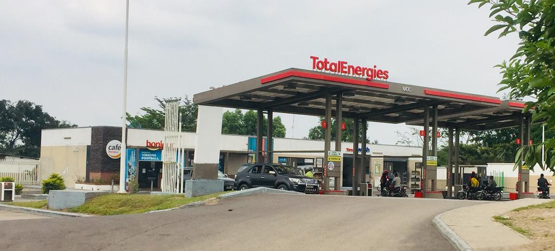 Kinshasa - Rupture du stock de carburant: Un litre de mazout se vend entre 3500 FC et 4000FC chez les vendeurs informels appelés "Khadafi"(Constat)